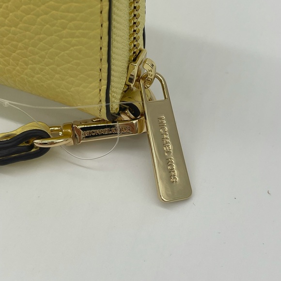 Michael Kors Continental Wallet Wristlet B… - Picture 6 of 9